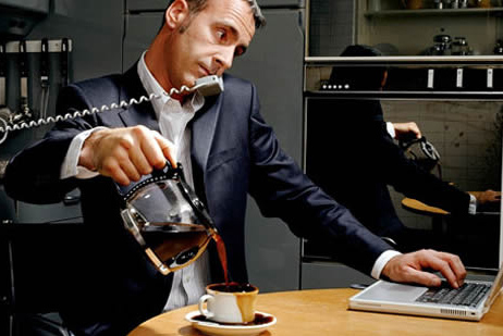 cafe-derramandose-ofic-compu