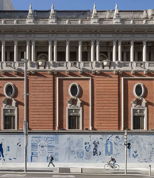 Intervención artística en la fachada del Palacio de la Música
