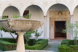 Claustro del monasterio de Santa Isabel la Real de Granada